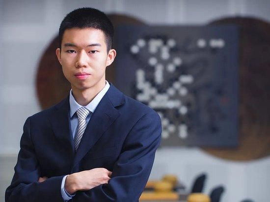 美女扒开尿孔让人捅